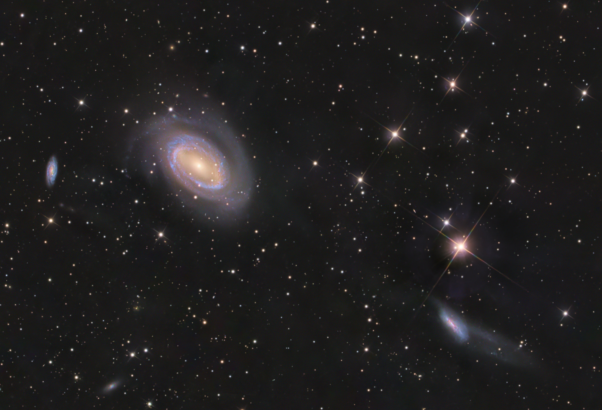 The Holmberg 468 galaxy triplet in the constellation Coma Berenices contains the galaxies NGC4725, NGC4712 and NGC4747. The large galaxy NGC 4725 interacts with the neighboring galaxy NGC 4747 at the bottom right of the image and has an extremely massive black hole at its center.
